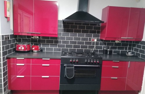 Dudley House | Charming 3BR House - Wifi, Parking, Pet Friendly