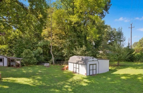 Mooresville House | Charming 3br Property with fenced in downtown Mooresville, NC