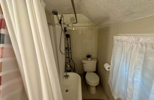 Akron House | Charming 3BR Retreat in Kenmore - Near Hospitals & Transportation