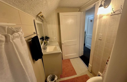 Akron House | Charming 3BR Retreat in Kenmore - Near Hospitals & Transportation