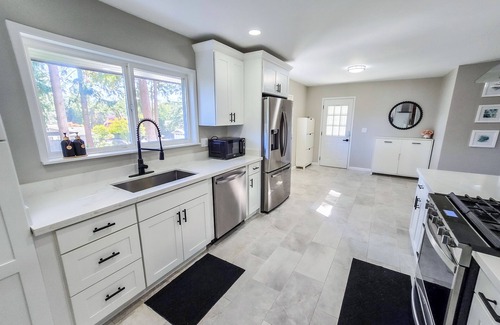 Kenmore House | Charming 3BR Retreat, Lush Yard