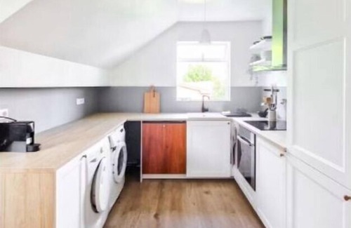 Laugardalur Apartment | Charming 3BR Top-Floor Retreat - Walk to Cafes, Landmarks & Quick City Access