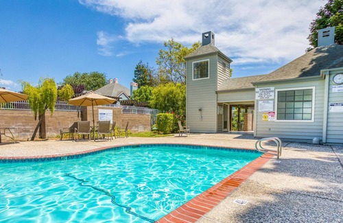 Carmine - Parkmont House | Charming 3BR Townhouse in San Jose