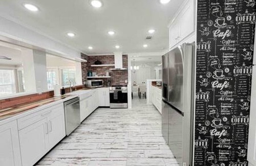 Orient Park House | Charming 4/3 Lakehouse W/Pool