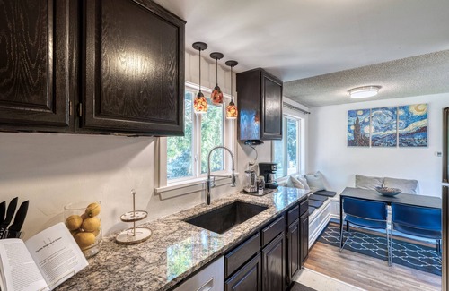 Cascade House | Charming 4 BDRM /1 Bath Home ♠ Mins from Airport