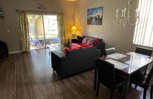 Regal Palms House | Charming 4 bed 3 bath Townhome