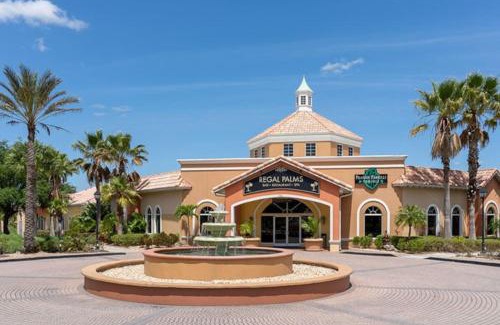 Regal Palms House | Charming 4 bed 3 bath Townhome