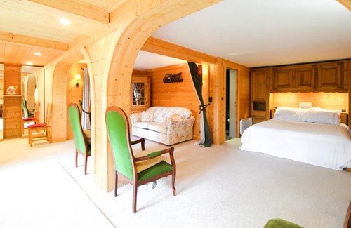Flaine Ski Chalet | Charming 4-bed Chalet, Mountain Views, Double Garage