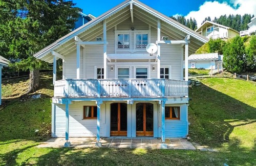 Flaine Ski Chalet | Charming 4-bed Chalet, Mountain Views, Double Garage