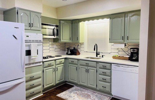 Oxon Hill House | Charming 4-bedroom bungalow near MGM
