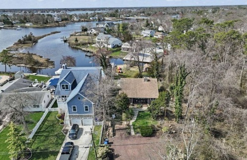 Brick House | Charming 4-bedroom house in Brick Township with fitness room, WiFi king bed