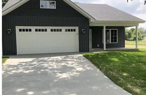Jeffersonville House | Charming 4 bedroom home minutes from Downtown!
