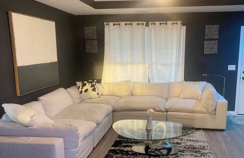 Jeffersonville House | Charming 4 bedroom home minutes from Downtown!