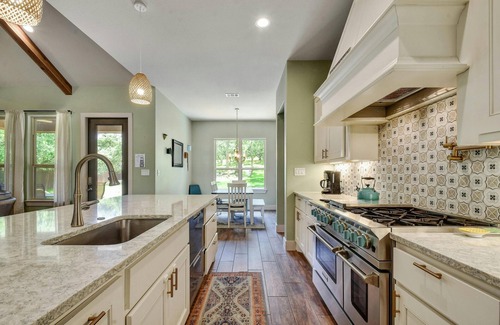 New Braunfels Villa | Charming 4-bedroom villa with pool near Historic Gruene & Canyon Lake