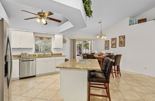 Trafalgar Villa | Charming 4 bedroom/2 bathroom pool home