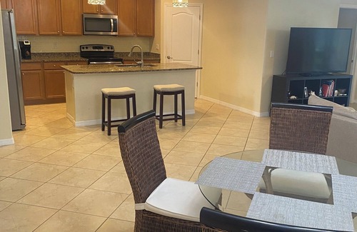 Venetian Falls House | Charming 4-bedroom 3- bathrooms house with pool, Wi-Fi in lovely Venice FL.