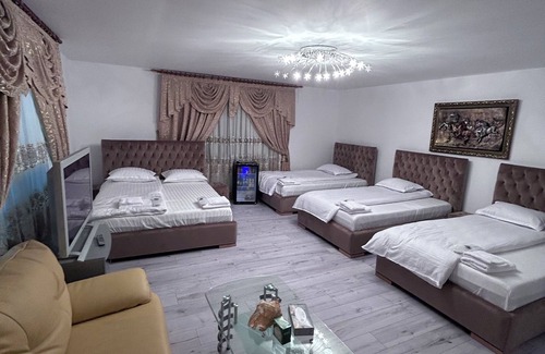 Tirgu Jiu Bed & Breakfast | Charming 4-bedroom bed & breakfast with WiFi, AC in fabulous Târgu Jiu.