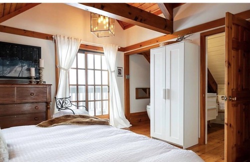 The Blue Mountains Ski Chalet | Charming 4 Bedroom Chalet located on a 1-acre lot w/hot tub.
