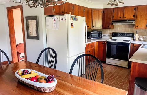 Weston Cottage | CHARMING 4-bedroom cottage in Weston, Vermont. CLOSE TO SKI RESORTS