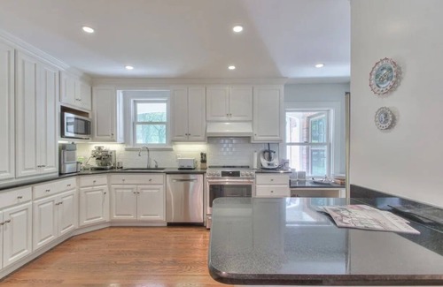 Green Hills House | Charming 4-bedroom estate with AC and high-speed Wi-Fi in Nashville!