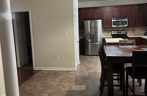 Sunset Road House | Charming 4-bedroom family home with WiFi, AC in fabulous Charlotte