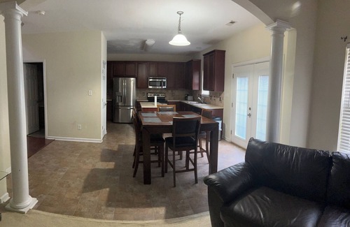 Sunset Road House | Charming 4-bedroom family home with WiFi, AC in fabulous Charlotte