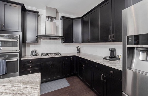 Apex House | Charming 4-Bedroom Family Home