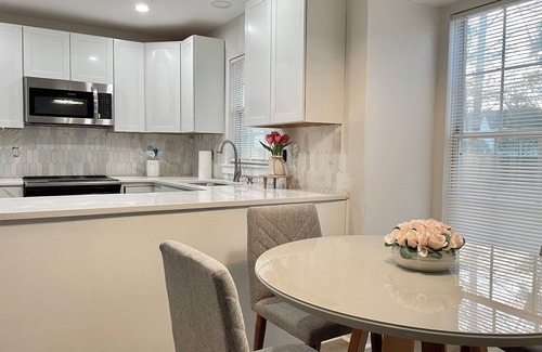 North Charleston House | Charming 4-bedroom house with AC and WiFi in Pleasant Charleston