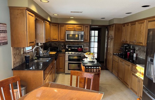 Farmington House | Charming 4-bedroom house with AC and WiFi in lovely Farmington