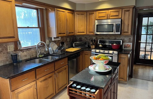 Farmington House | Charming 4-bedroom house with AC and WiFi in lovely Farmington