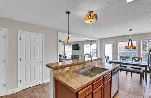 Buechel House | Charming 4-bedroom house with WiFi and AC in fabulous Louisville