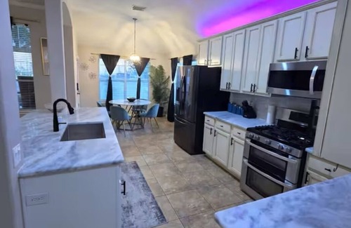 April Sound House | Charming 4-bedroom house in the gated lake community, April Sound!