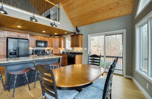 Pedlars Edge House | Charming 4-bedroom home with WiFi, game room and more near Wintergreen Resort!