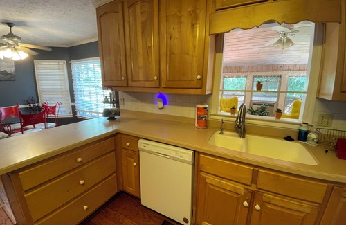 Snellville House | Charming 4-bedroom house with WiFi and AC in Snellville