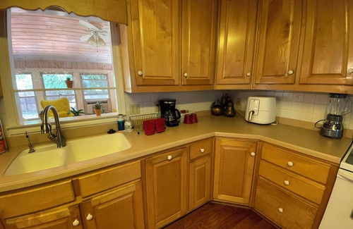 Snellville House | Charming 4-bedroom house with WiFi and AC in Snellville