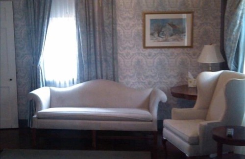 Farmington House | Charming 4 Bedroom Historic House in Farmington, ~CT~