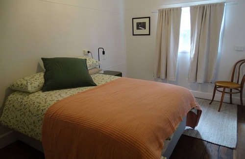 Braidwood House | Charming 4 bedroom house, beautiful large private garden