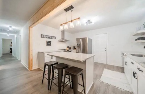 Charlotte Ski Chalet | Charming 4 bedroom house just outside of Uptown