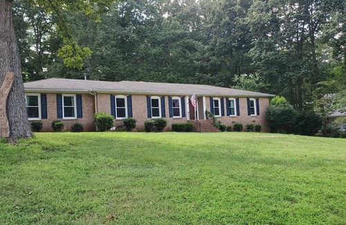 Charlotte House | Charming 4-bedroom house with AC and WiFi in marvelous Charlotte