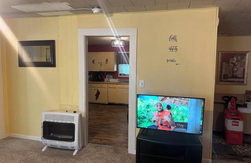 Jonesboro House | Charming 4-bedroom house with WiFi and AC in delightful Jonesboro