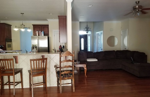 Concord House | Charming 4-bedroom house with AC, WiFi in brilliant Knoxville