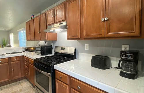 Lancaster House | Charming 4-bedroom house with WiFi, AC in delightful Lancaster