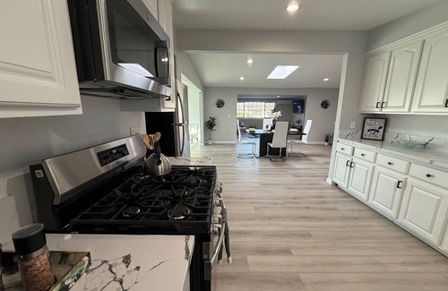 Lancaster House | Charming 4-bedroom house with WiFi and AC in fabulous Lancaster