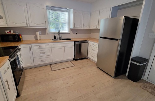 Riverdale House | Charming 4-bedroom house with WiFi and AC in peaceful Riverdale