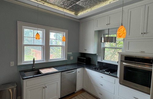 Rochester House | Charming 4-bedroom house with 3 king/1 full beds, 2 full baths, AC, Wifi, Patio