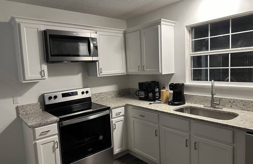 Huntcliff House | Charming 4-bedroom house with WiFi and AC in brilliant Columbia
