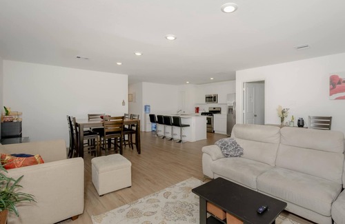 Navasota House | Charming 4-bedroom house with WiFi and AC in welcoming Navasota
