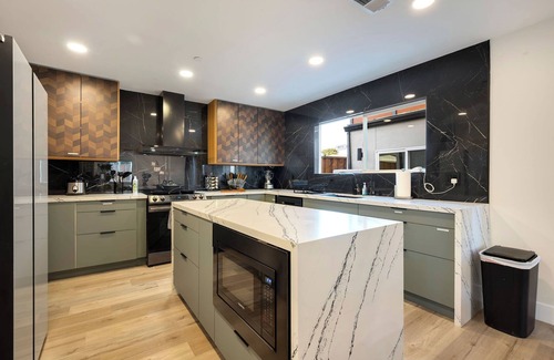 Northside House | Charming 4-bedroom house with mini putt and WiFi in fabulous San Jose