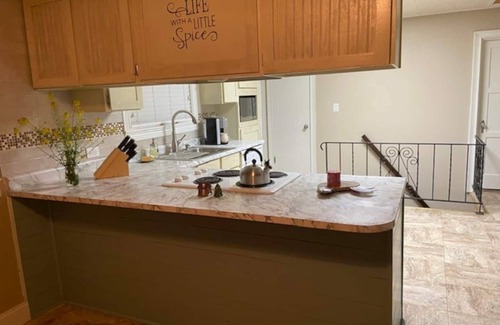 Sheridan House | Charming 4-bedroom house on the creek in peaceful Sheridan