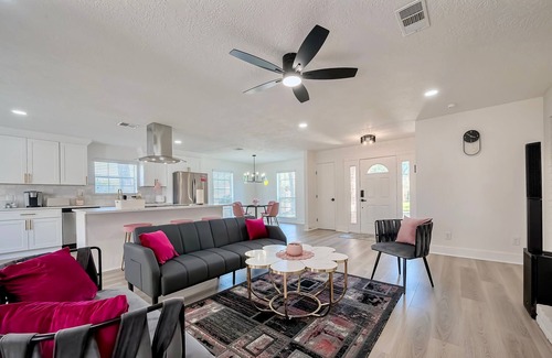 George Bush Park/Eldridge House | Charming 4-bedroom house with AC, WiFi in marvelous Houston